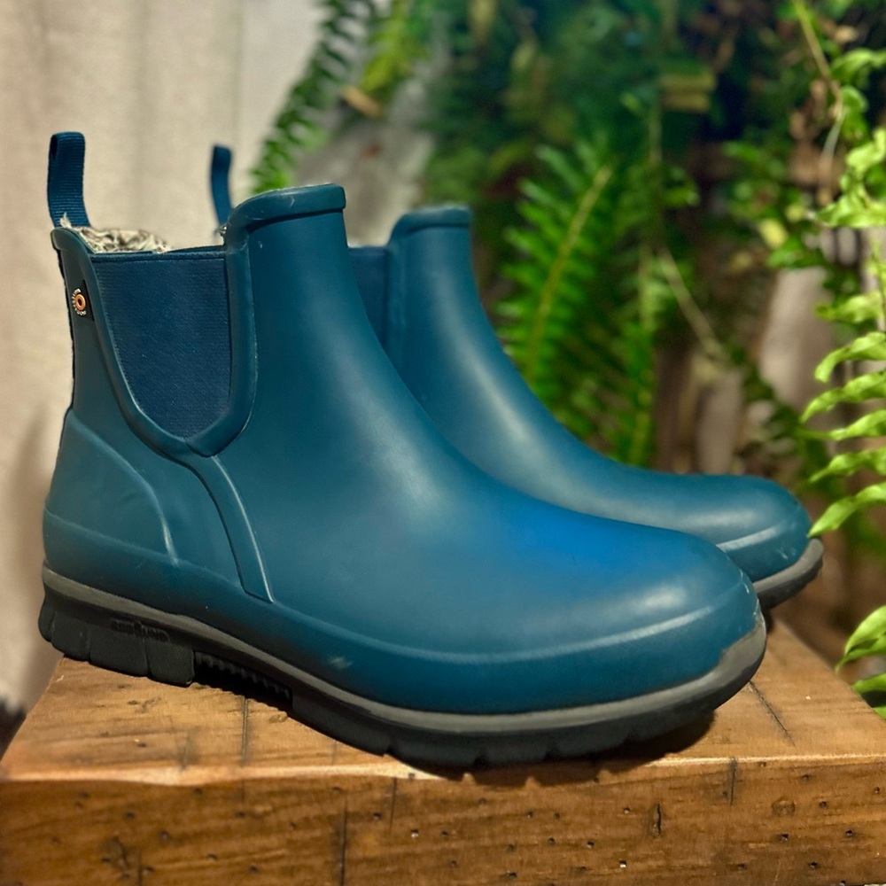 Bogs Amanda Plush Waterproof Chelsea Boots Women’s Size 8 - EUC, Worn Once